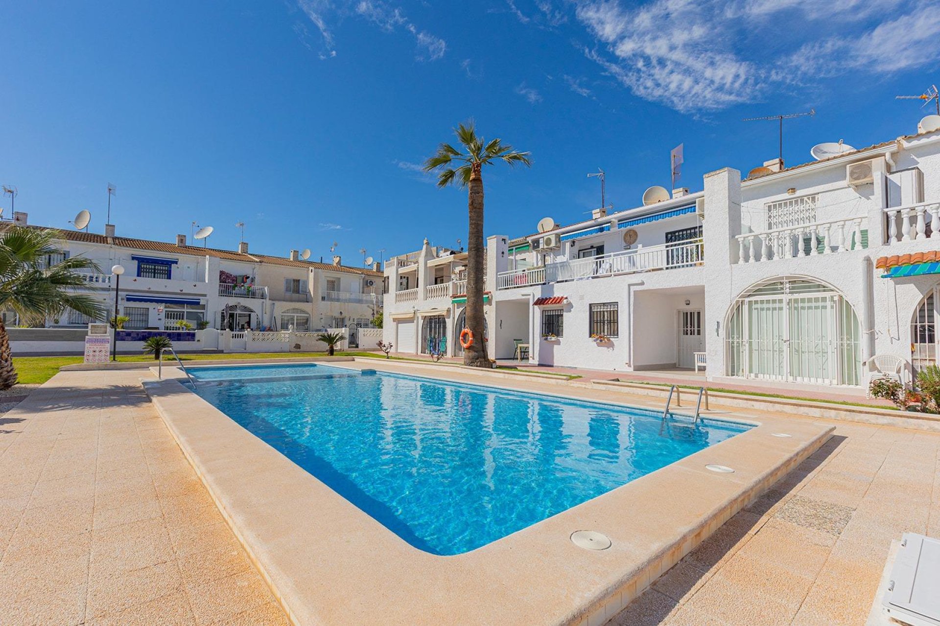 Reventa - Town House -
Torrevieja - Calas Blanca