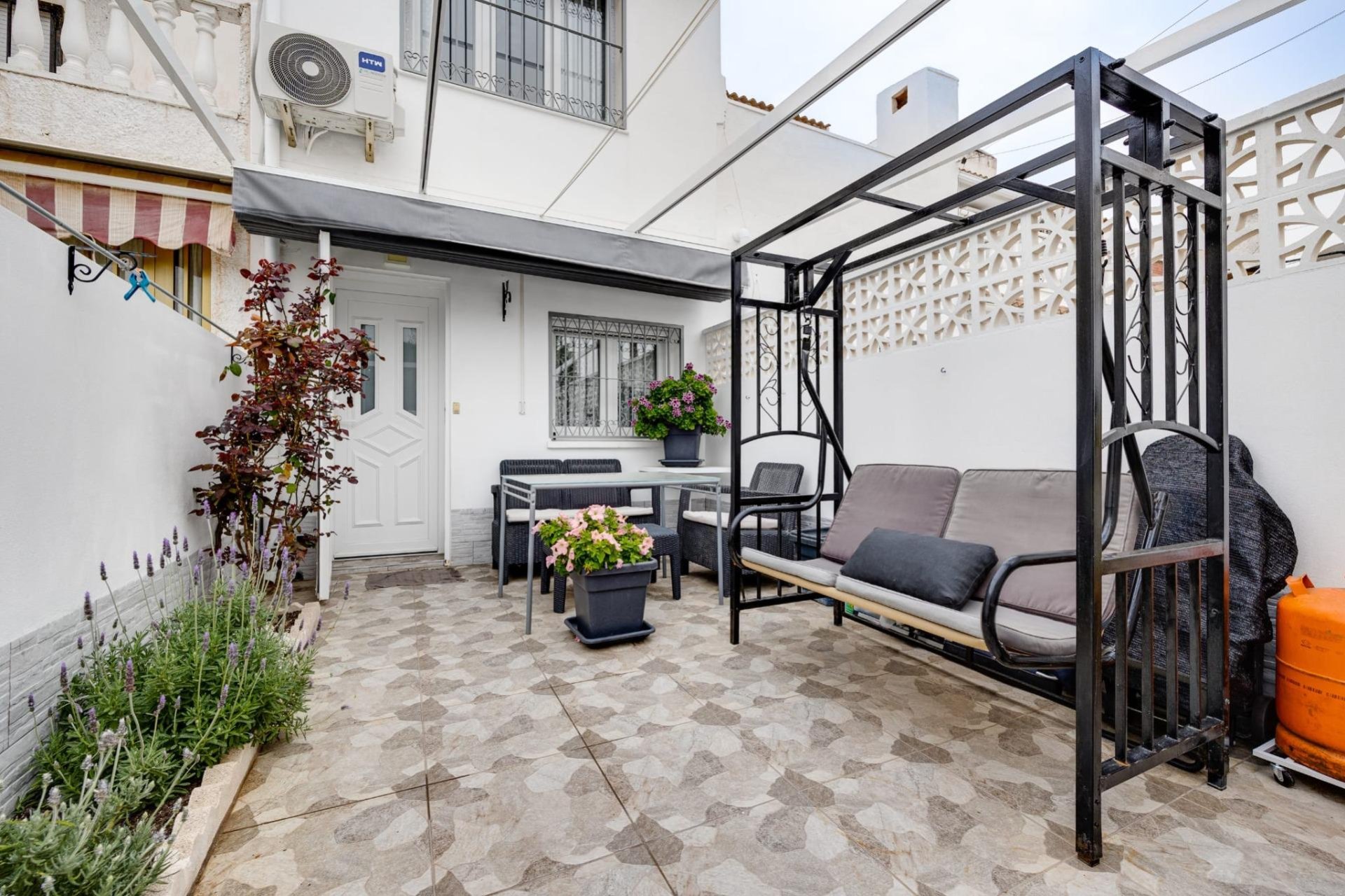 Reventa - Town House -
Torrevieja - Calas Blanca