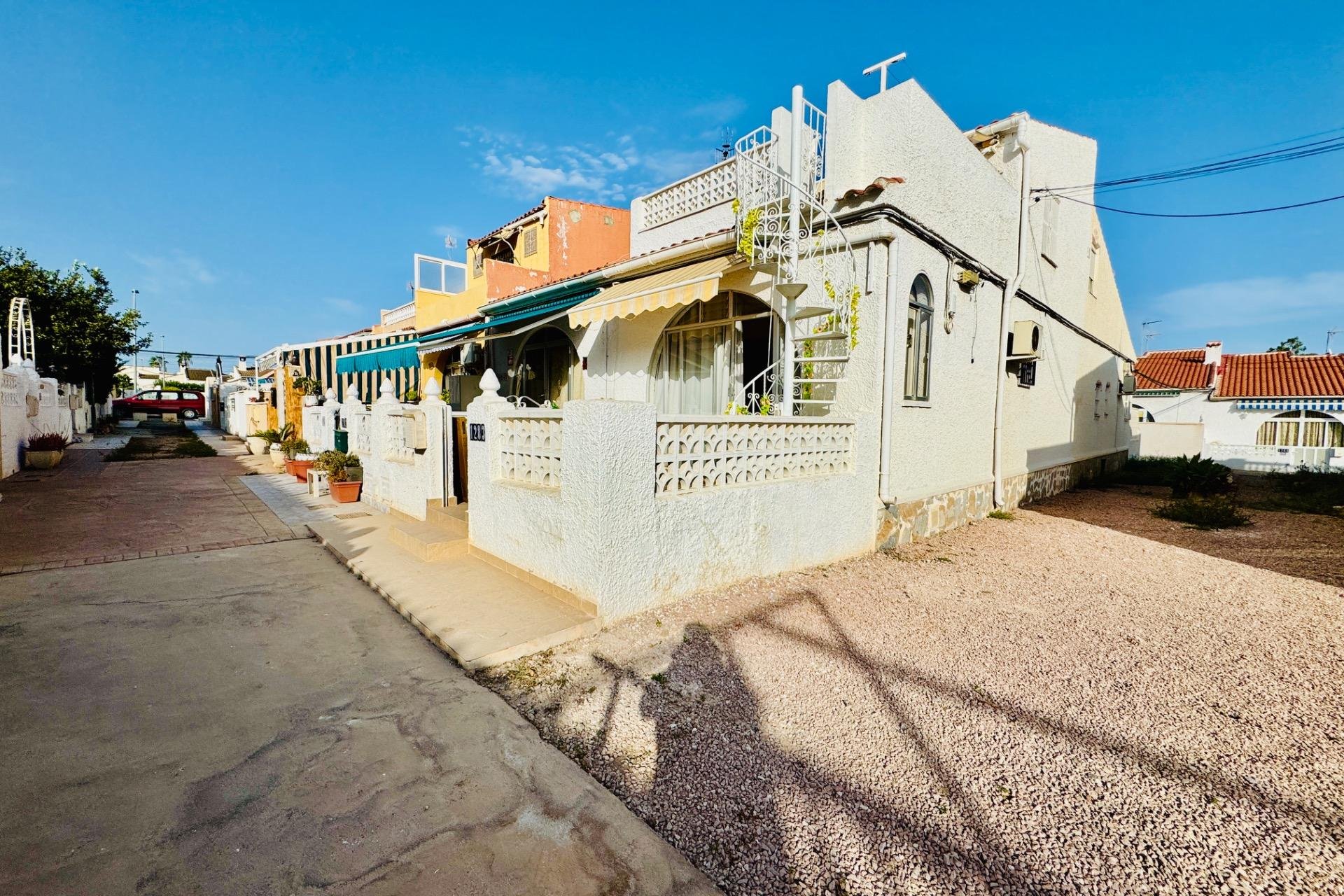 Reventa - Town House -
Torrevieja - La Siesta - El Salado - Torreta