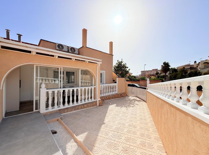 Reventa - Town House -
Torrevieja - Miramar - Torre Del Moro