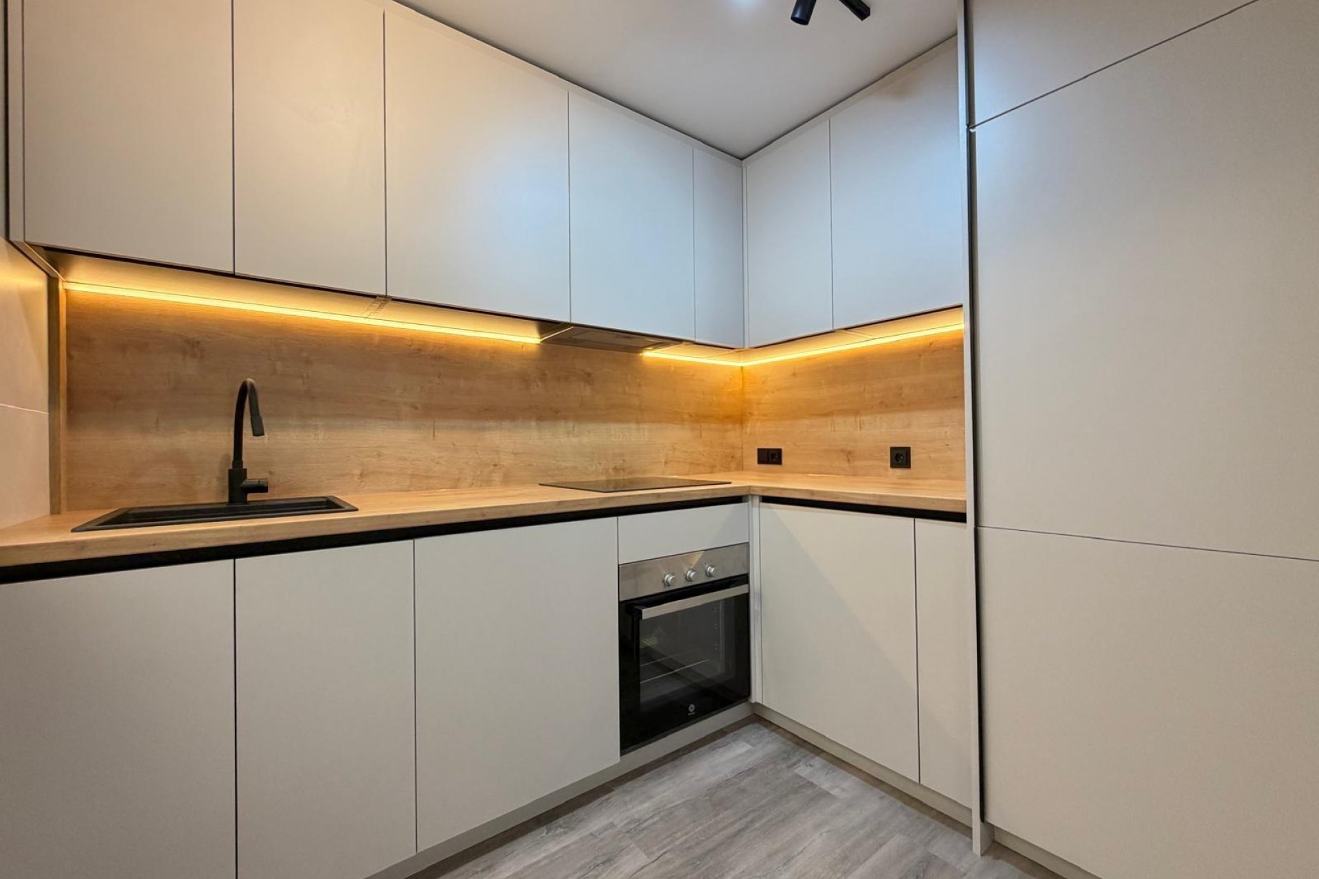 Reventa - Town House -
Torrevieja - Miramar - Torre Del Moro