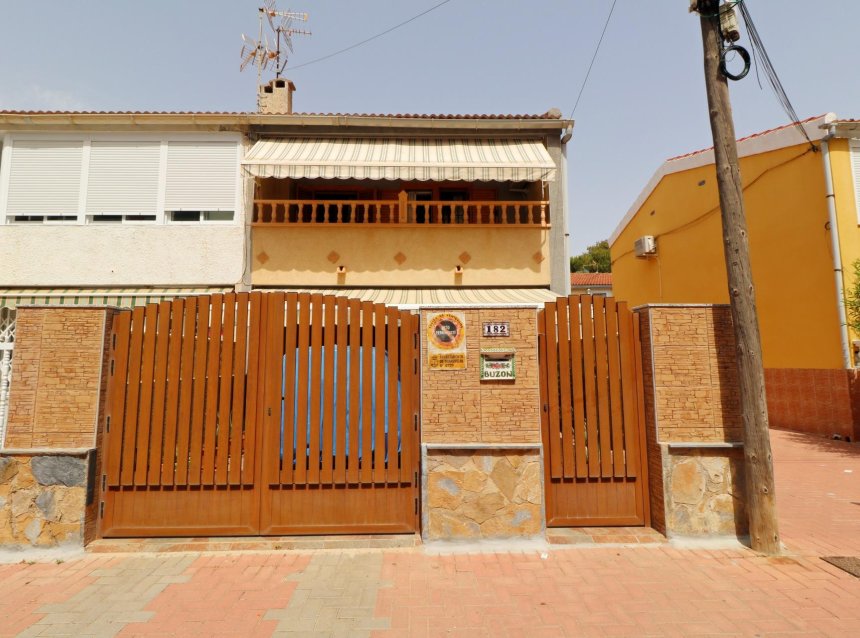Reventa - Town House -
Torrevieja - Playa De Los Naufragos