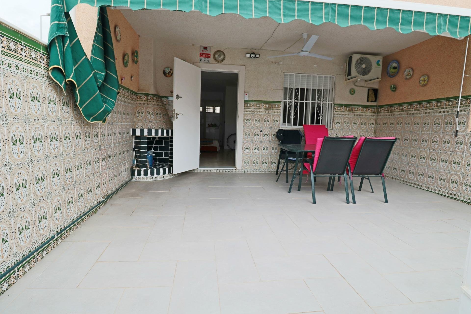 Reventa - Town House -
Torrevieja - Playa De Los Naufragos