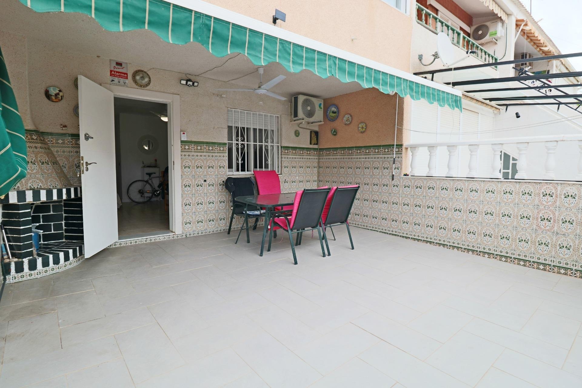 Reventa - Town House -
Torrevieja - Playa De Los Naufragos