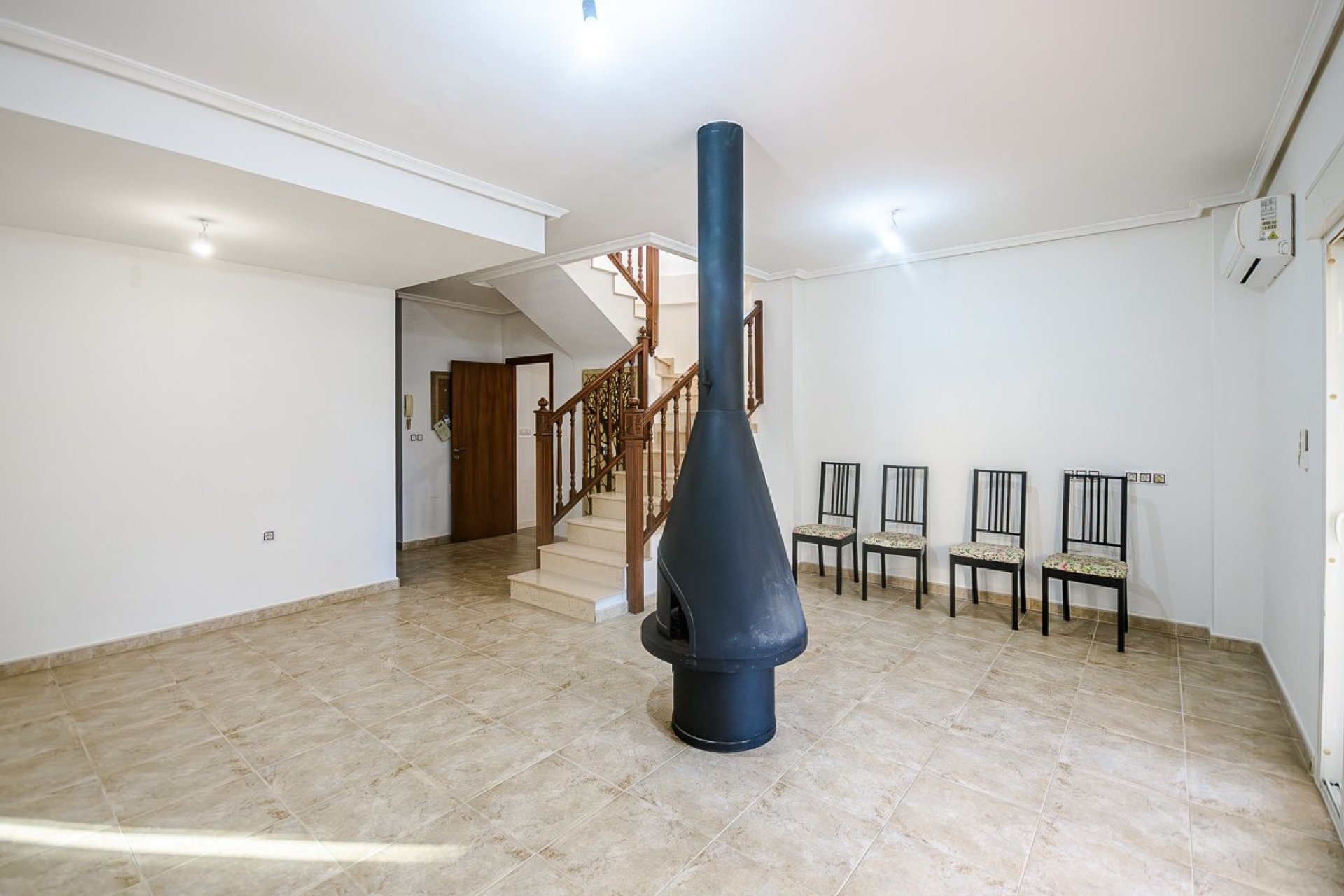 Reventa - Villa -
Benferri - Inland