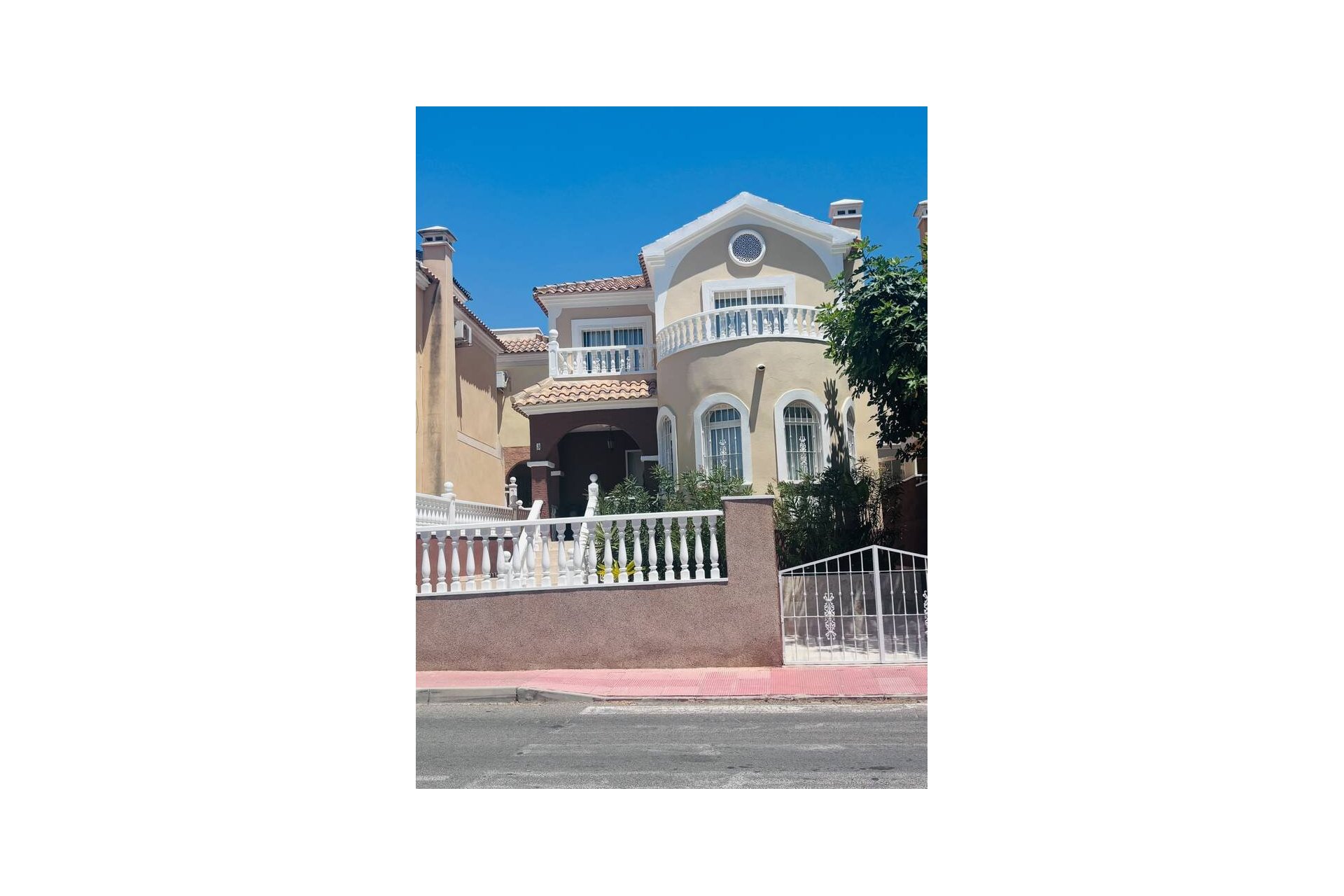 Reventa - Villa -
Villamartin - Costa Blanca