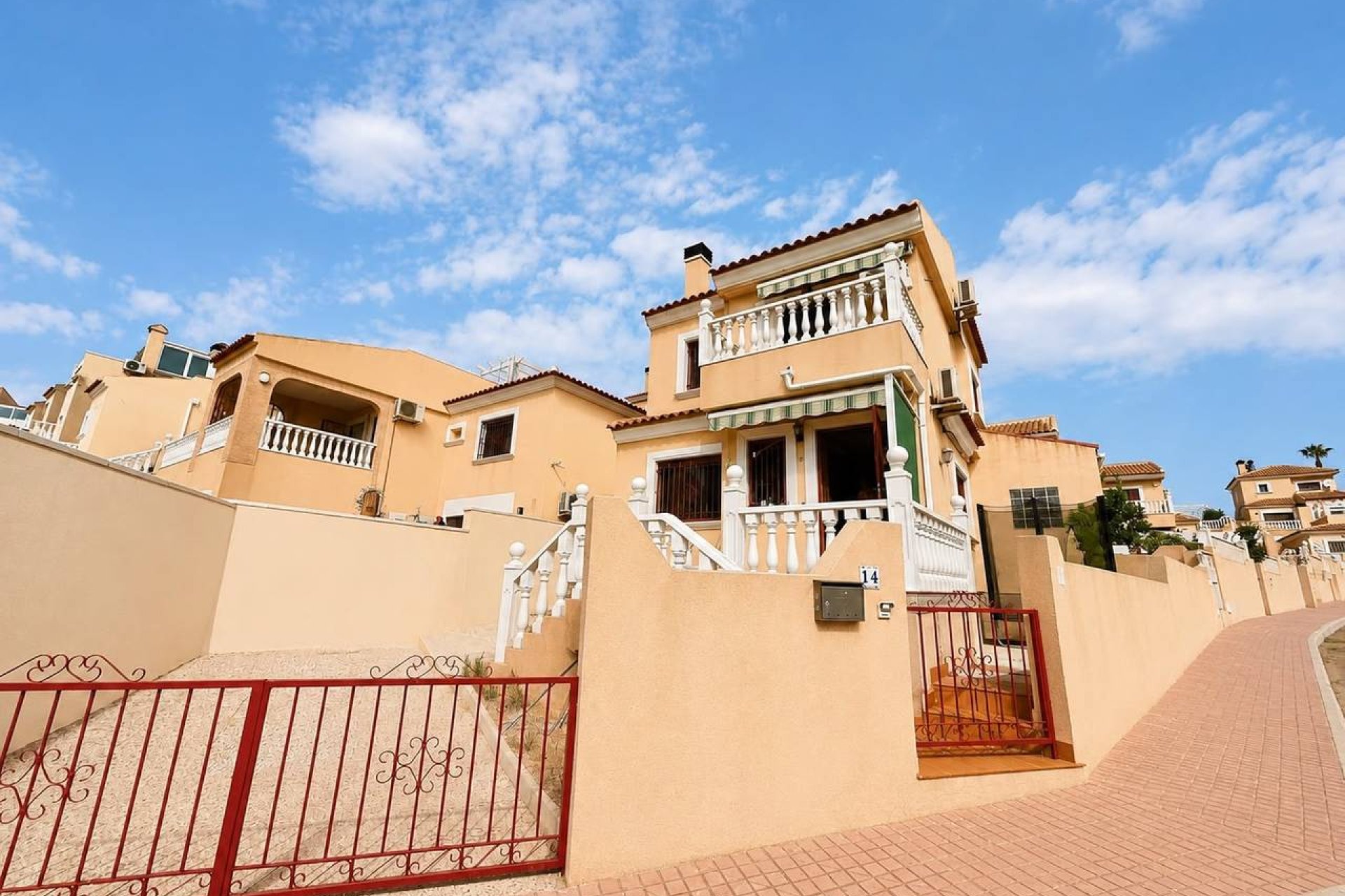 Reventa - Villa -
Villamartin - Costa Blanca