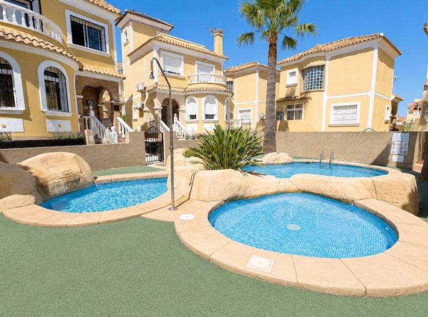Reventa - Villa -
Villamartin - Costa Blanca
