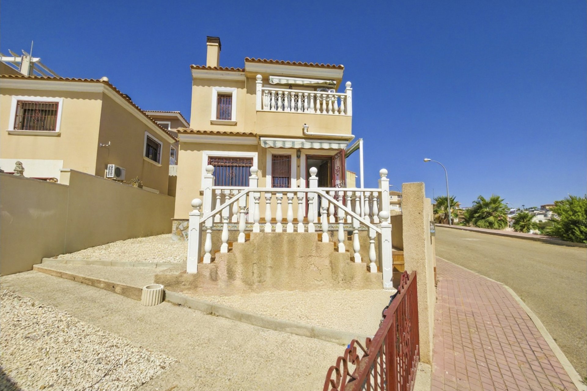 Reventa - Villa -
Villamartin - Costa Blanca