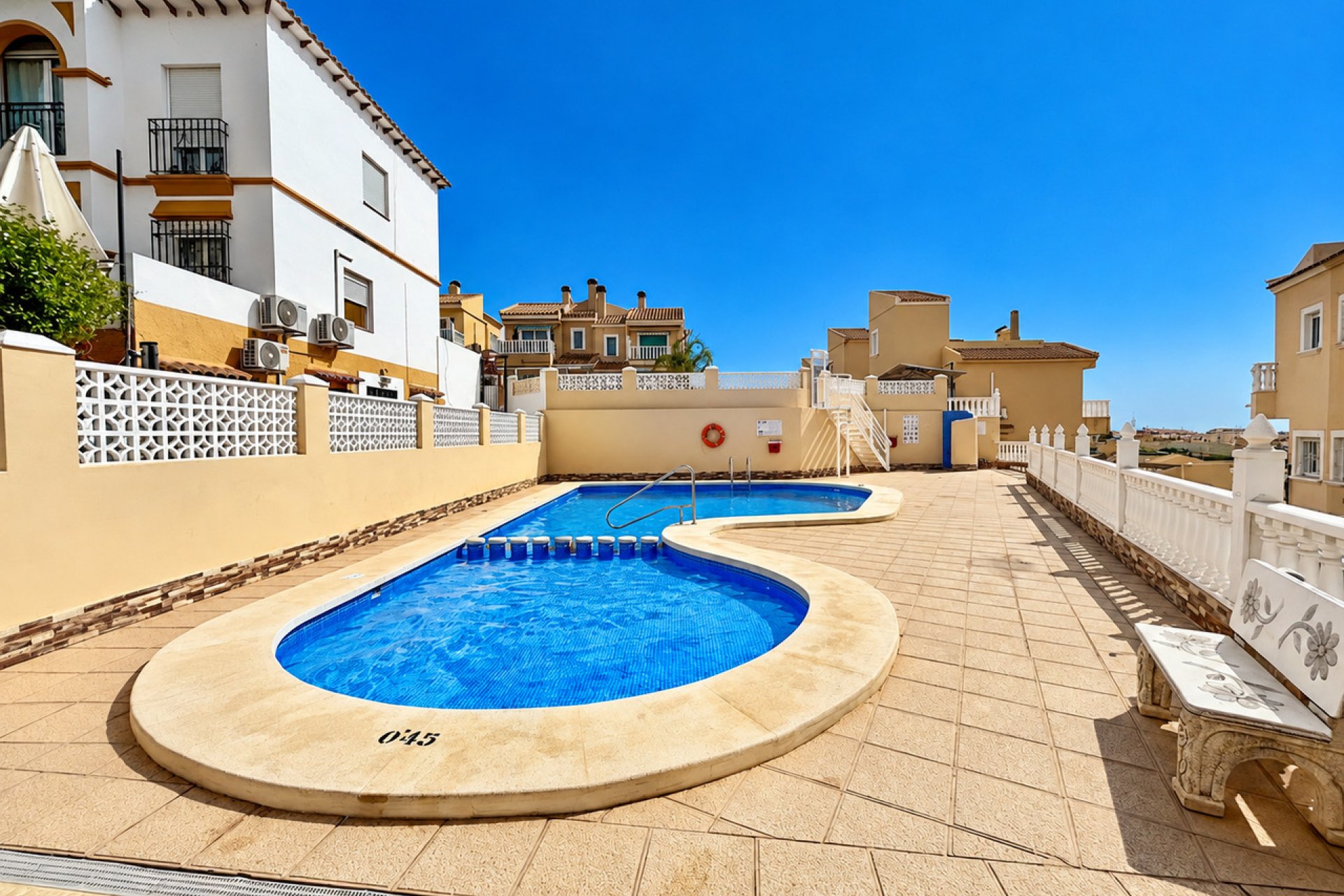 Reventa - Villa -
Villamartin - Costa Blanca
