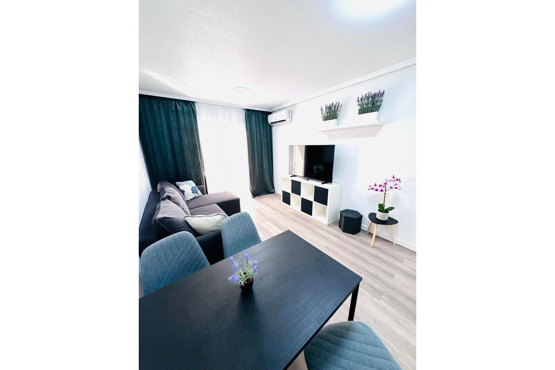 Revente - Apartment -
Torrevieja - Centro - Muelle Pesquero