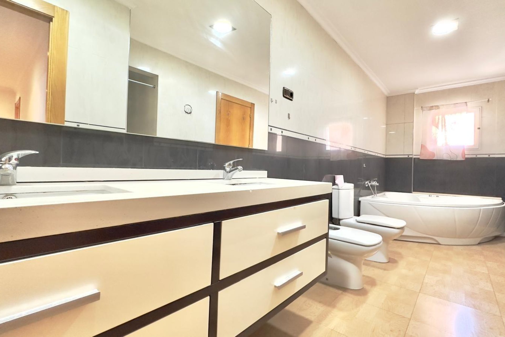 Revente - Apartment -
Torrevieja - Centro