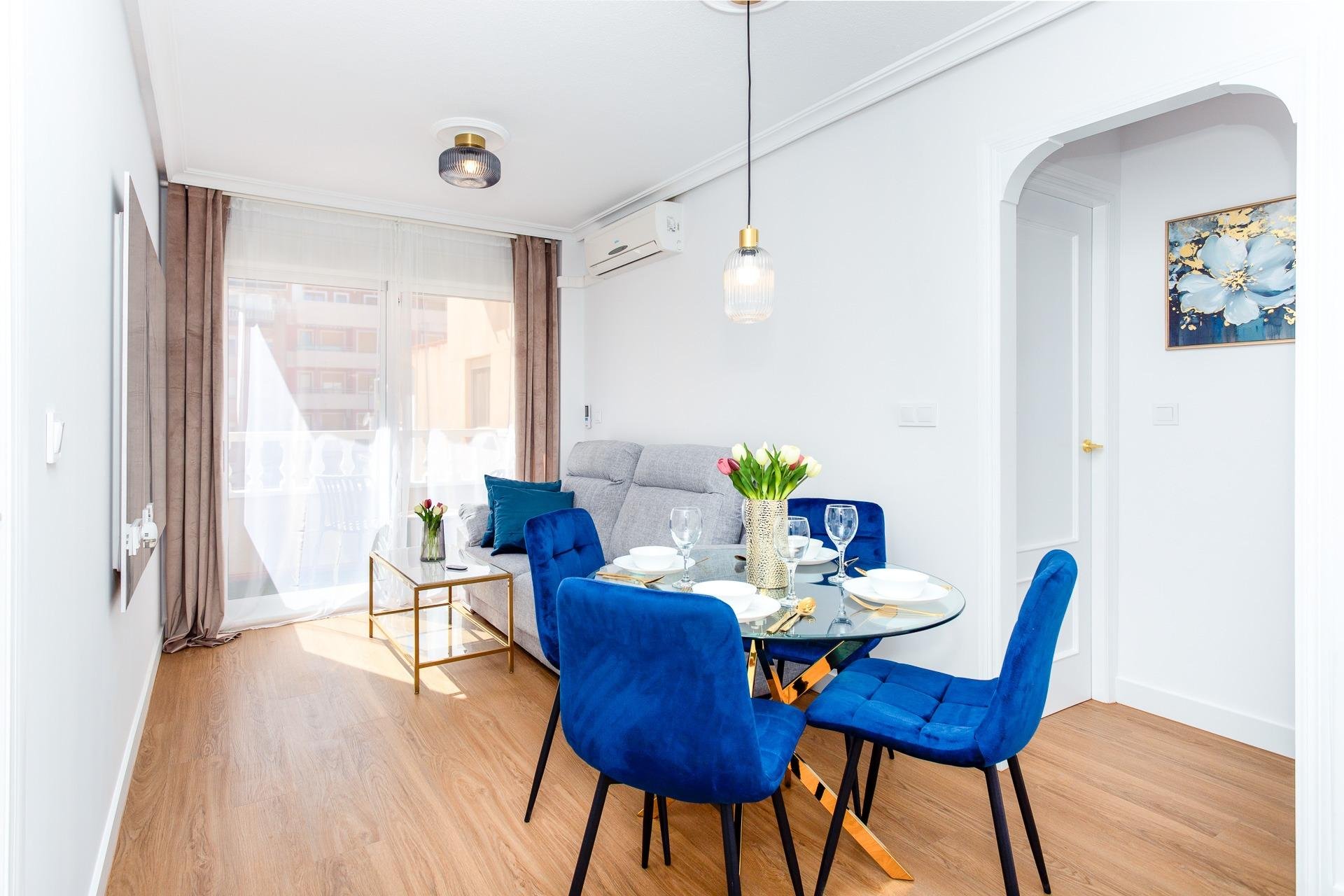 Revente - Apartment -
Torrevieja - Centro