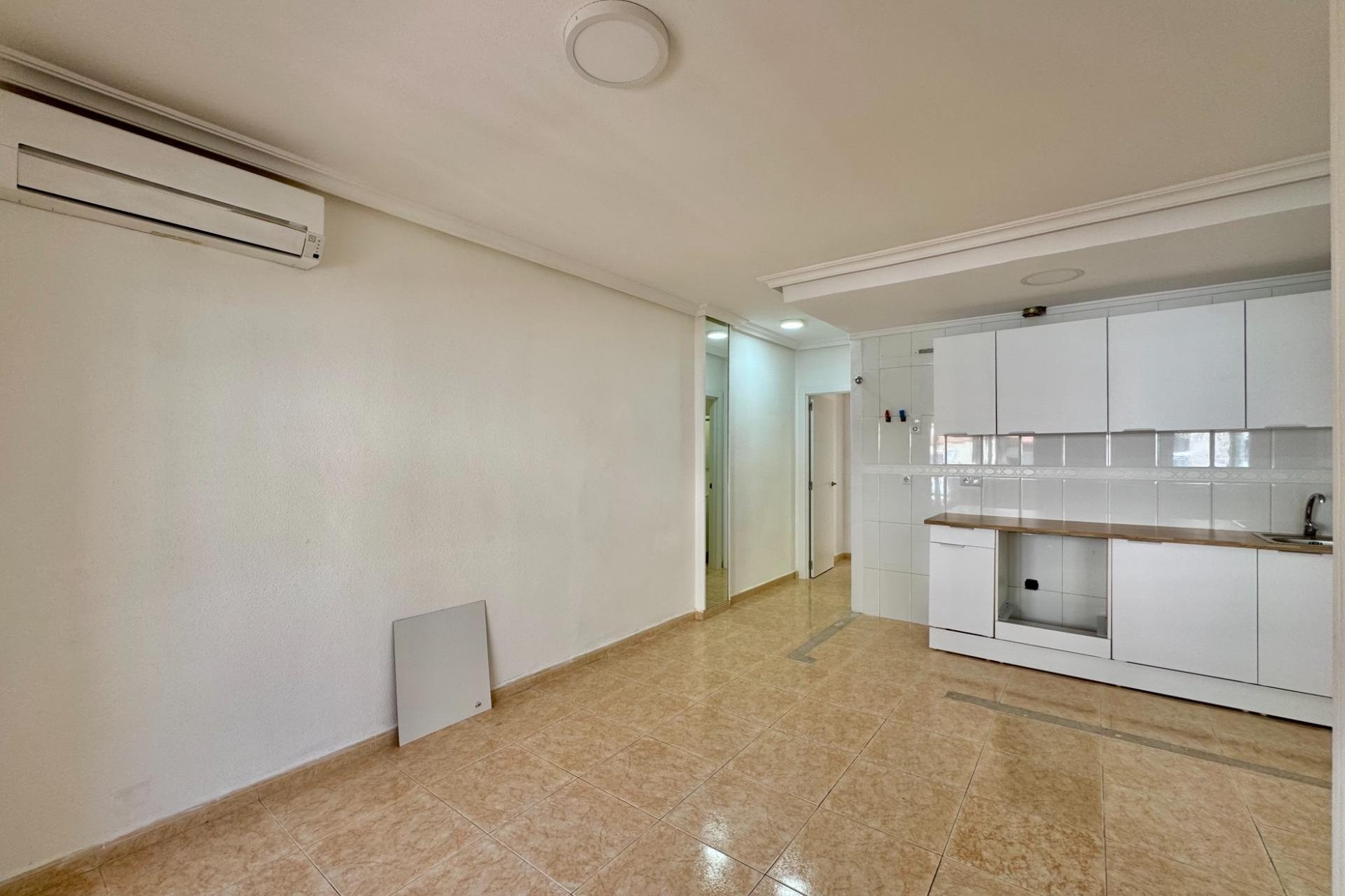 Revente - Apartment -
Torrevieja - Centro