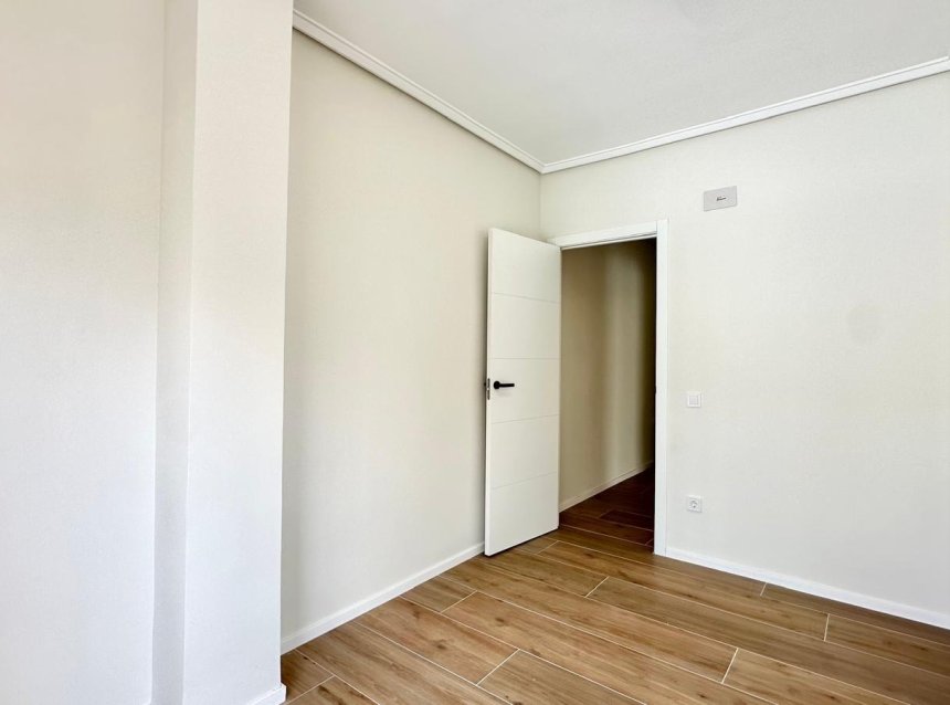 Revente - Apartment -
Torrevieja - Centro