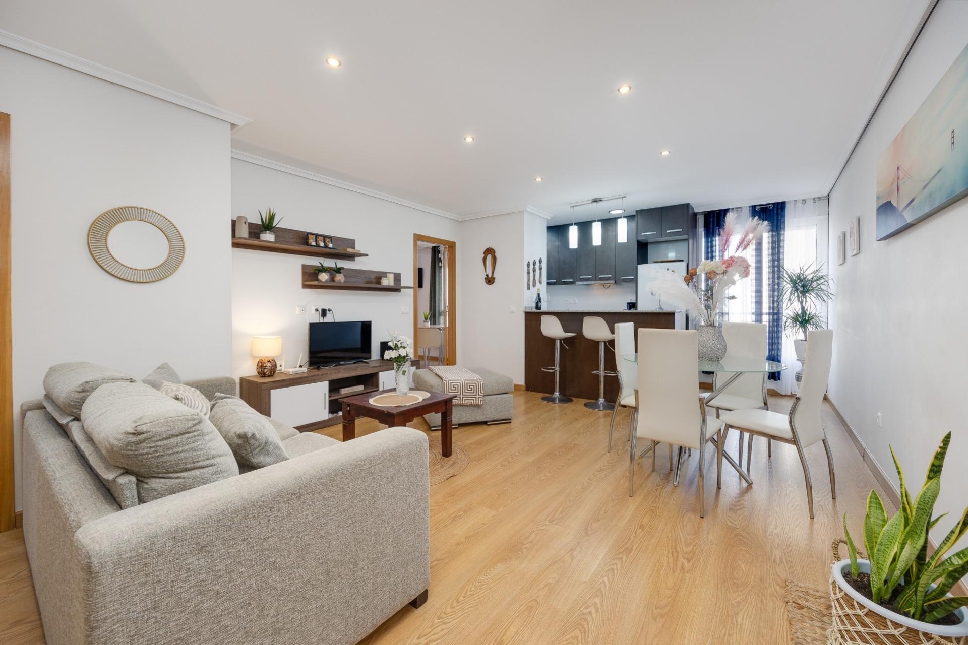 Revente - Apartment -
Torrevieja - Centro