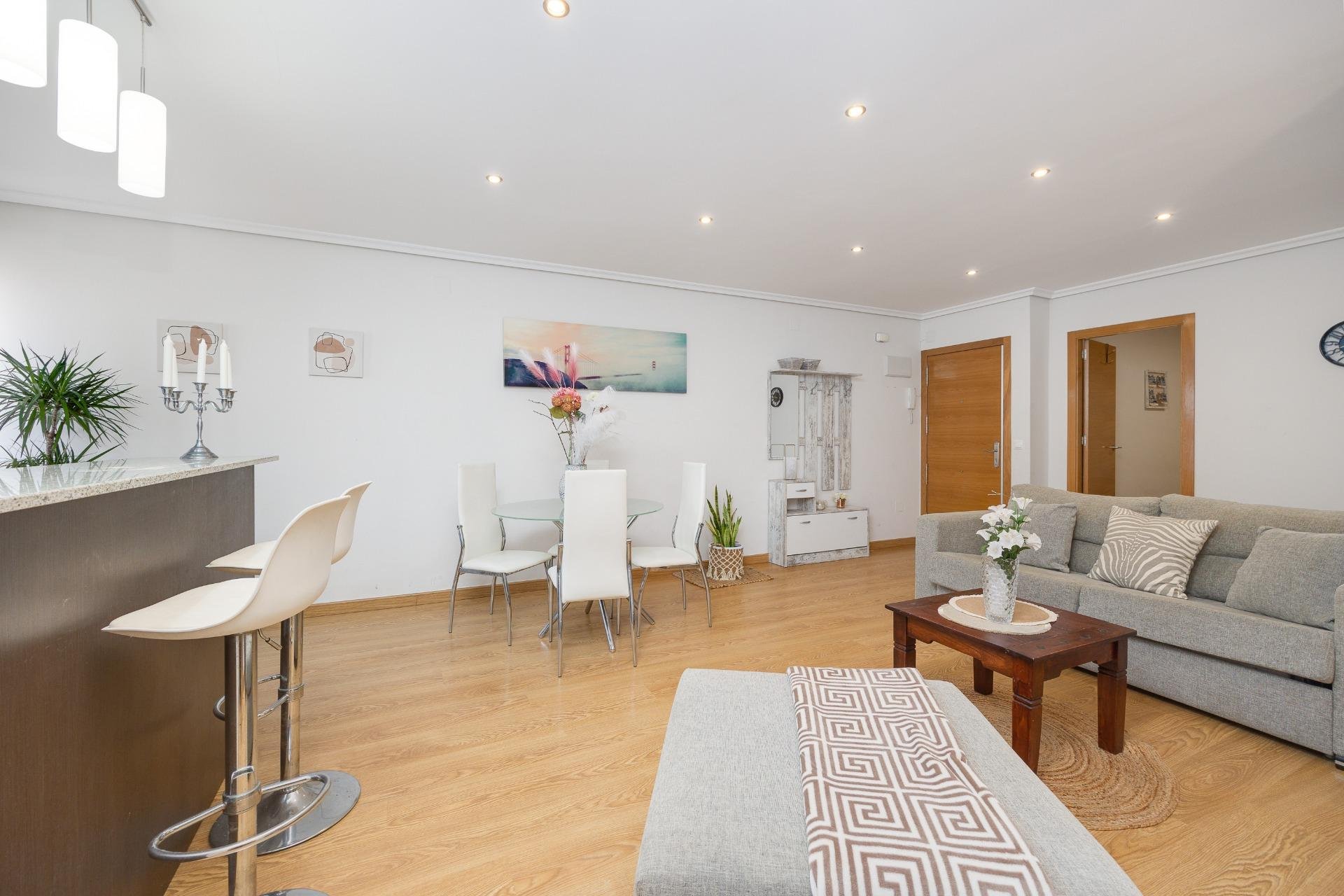 Revente - Apartment -
Torrevieja - Centro