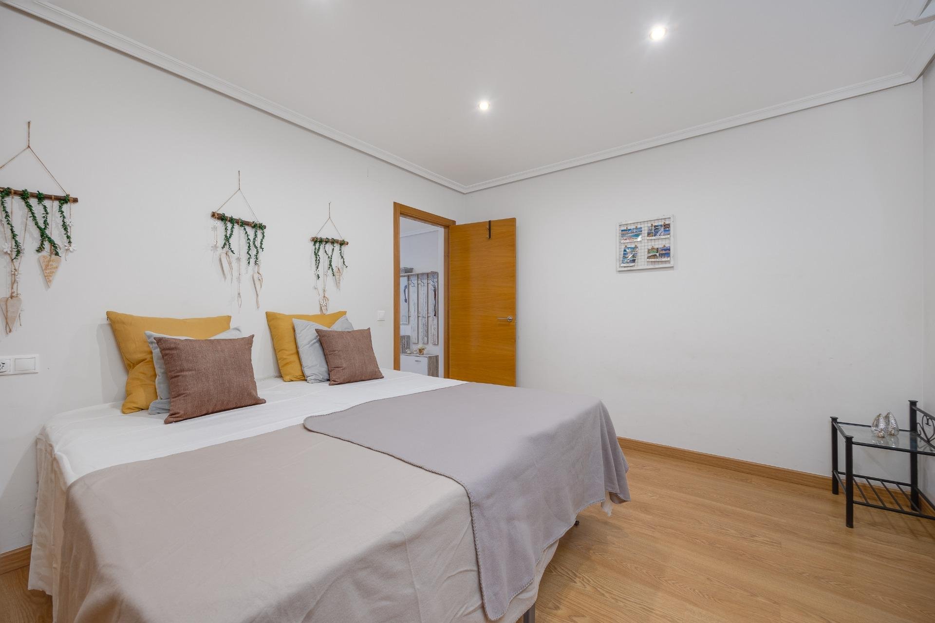 Revente - Apartment -
Torrevieja - Centro
