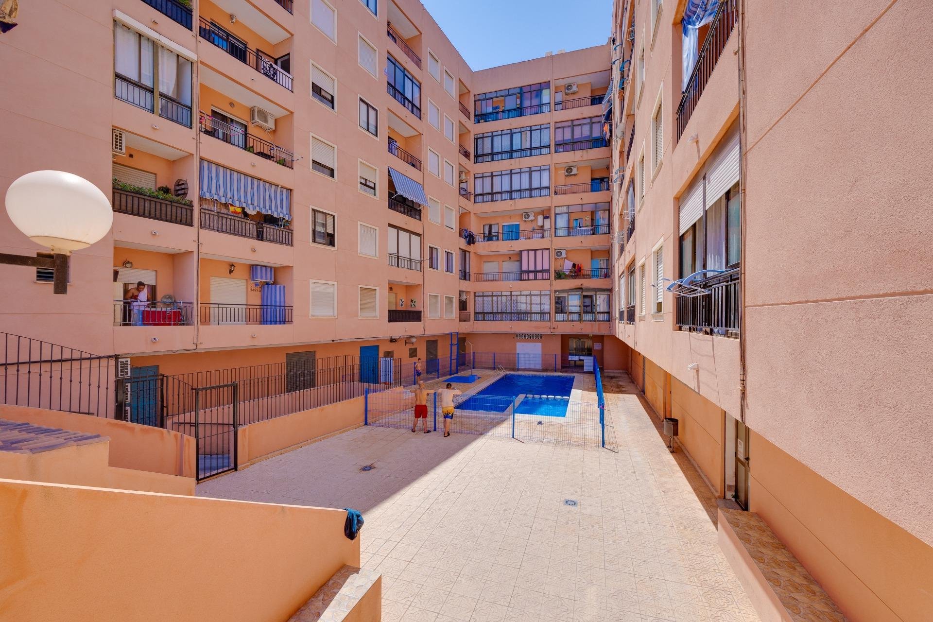 Revente - Apartment -
Torrevieja - Centro