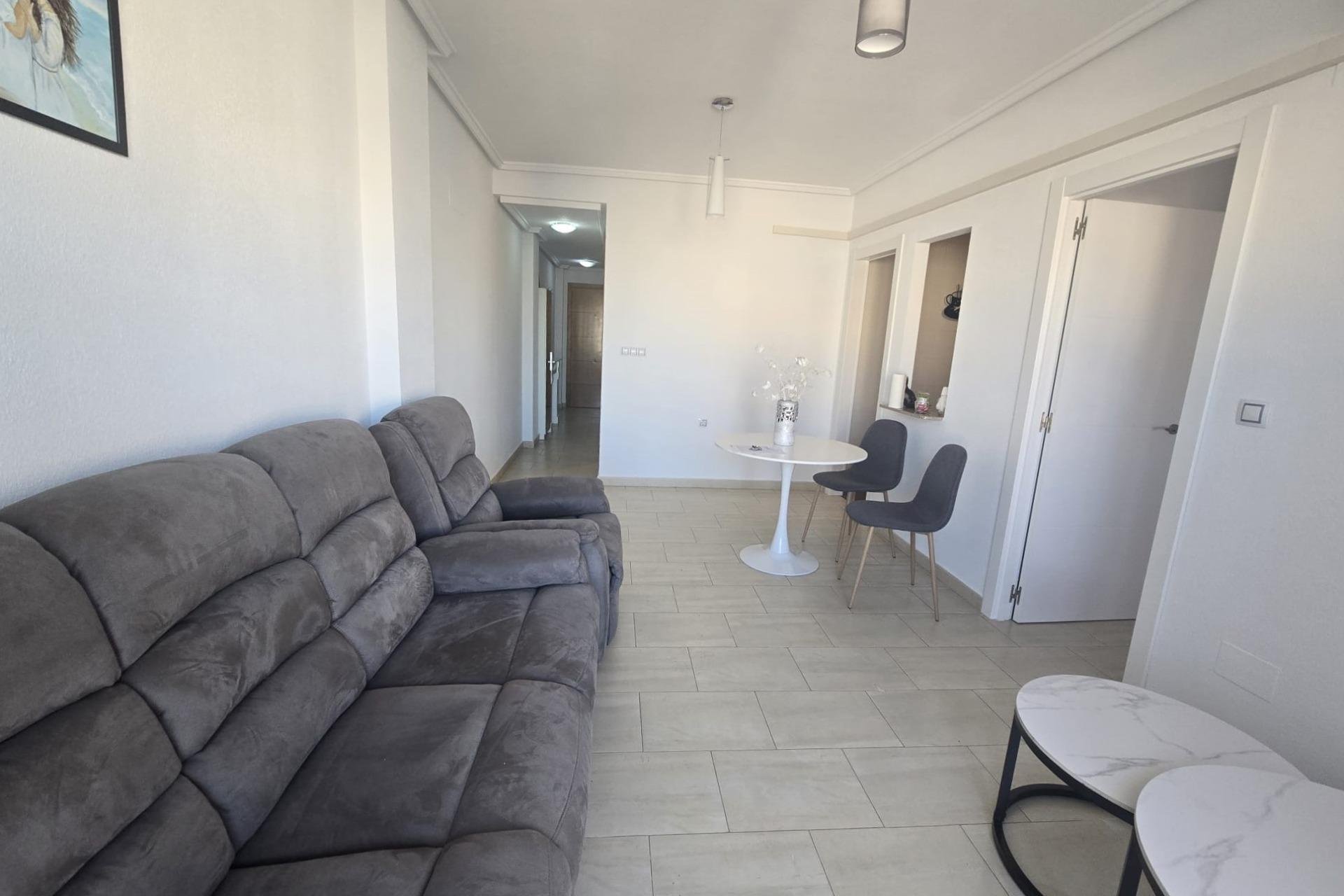 Revente - Apartment -
Torrevieja - Centro