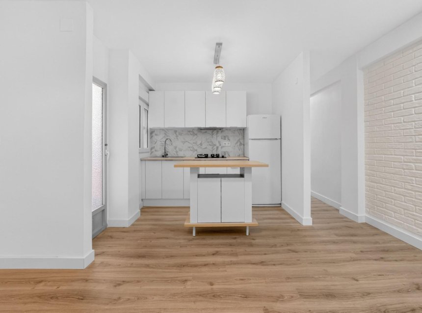 Revente - Apartment -
Torrevieja - Centro