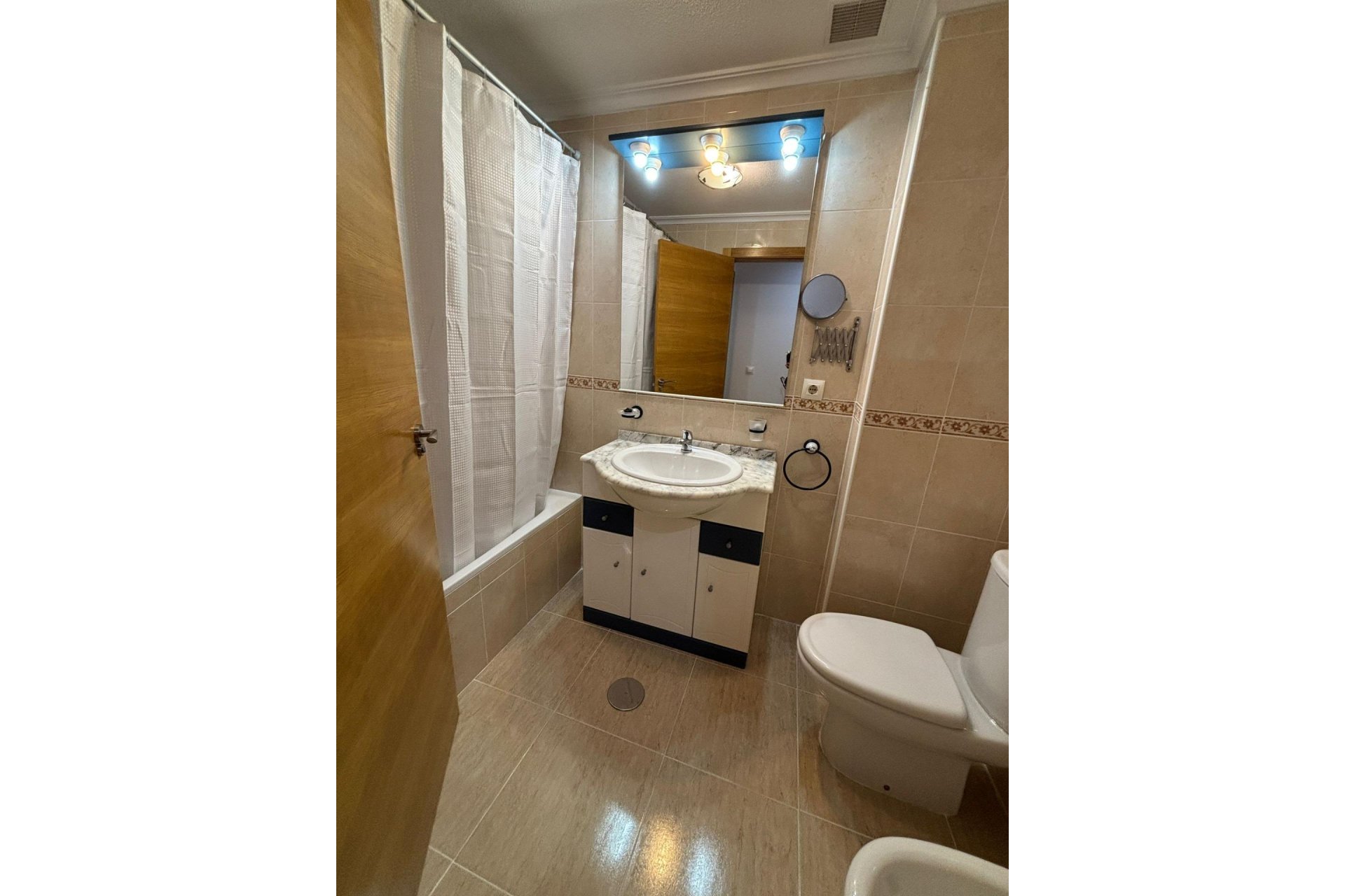 Revente - Apartment -
Torrevieja - Centro