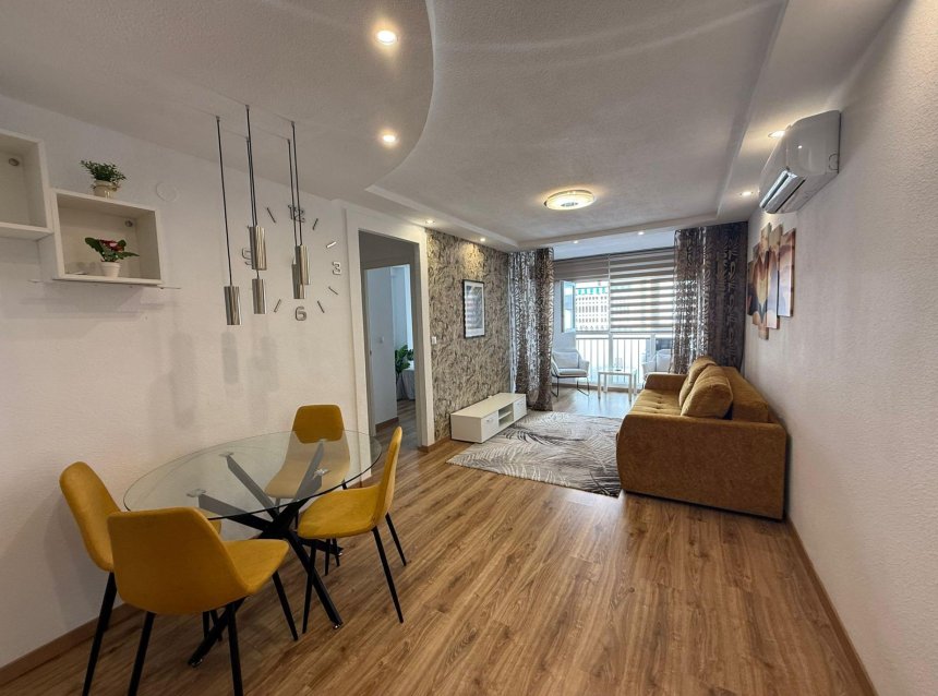 Revente - Apartment -
Torrevieja - Centro