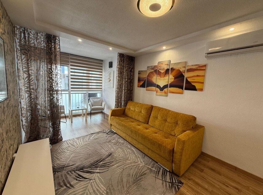 Revente - Apartment -
Torrevieja - Centro