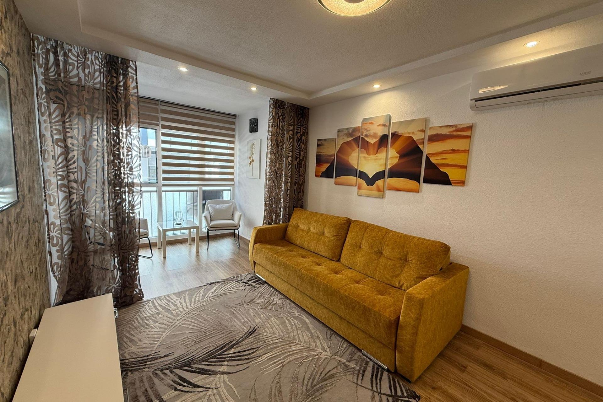 Revente - Apartment -
Torrevieja - Centro