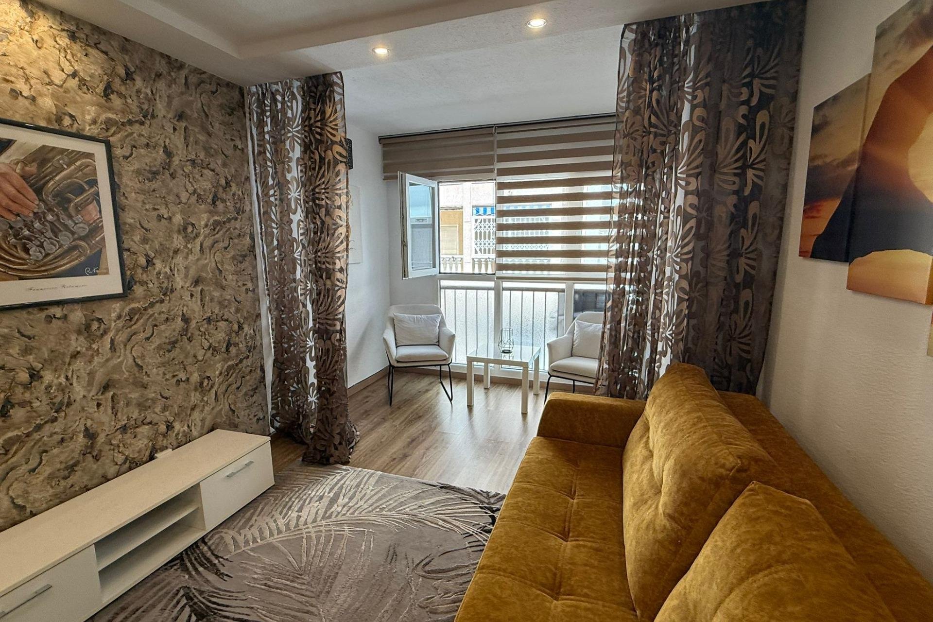 Revente - Apartment -
Torrevieja - Centro