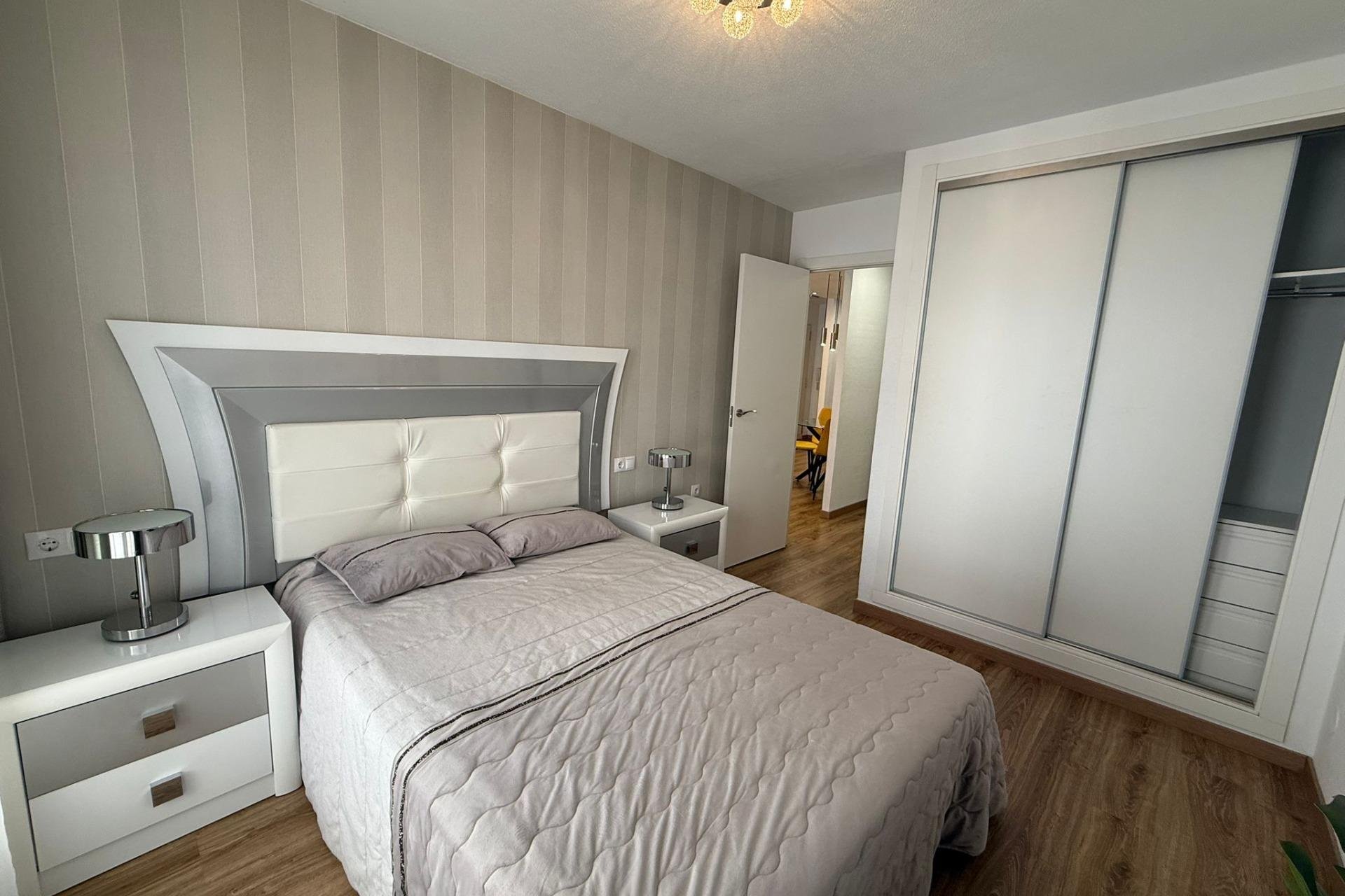 Revente - Apartment -
Torrevieja - Centro