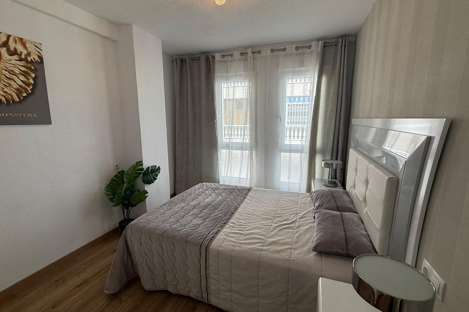 Revente - Apartment -
Torrevieja - Centro