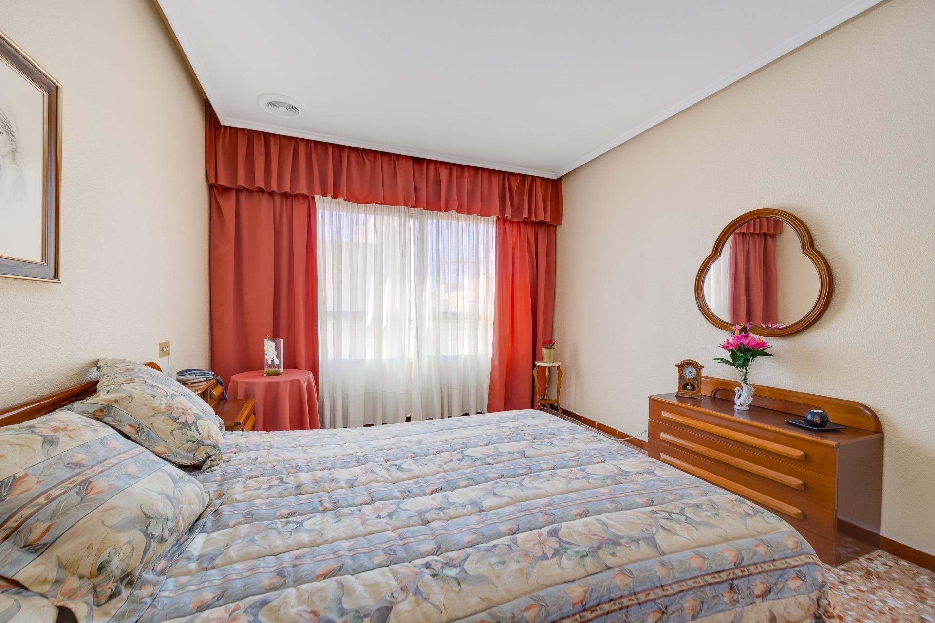 Revente - Apartment -
Torrevieja - Centro