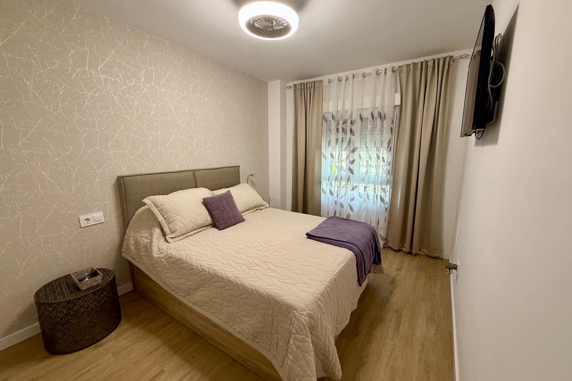 Revente - Apartment -
Torrevieja - Centro