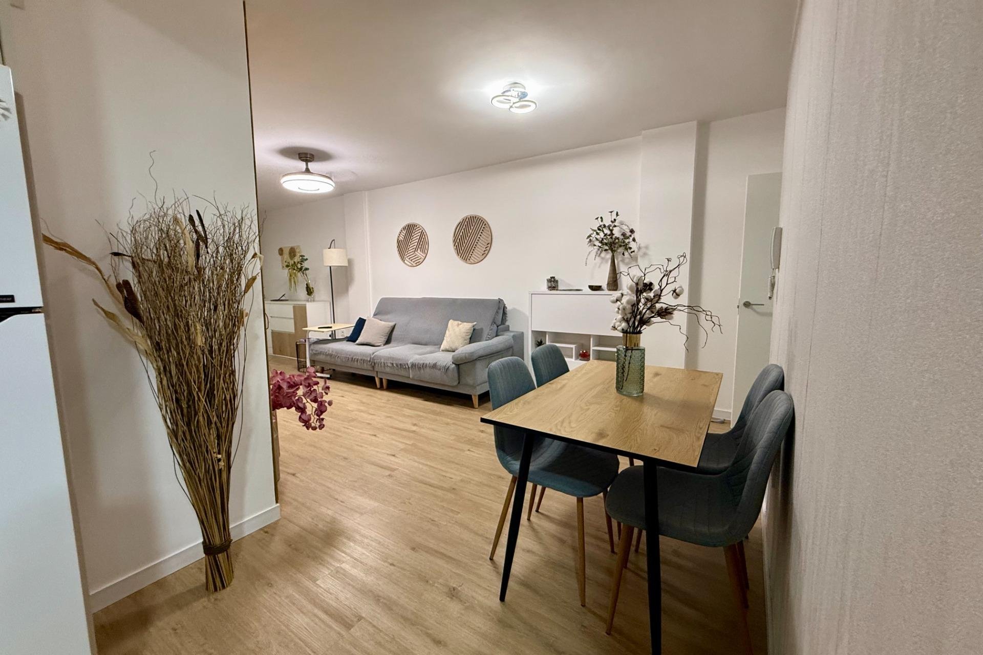 Revente - Apartment -
Torrevieja - Centro