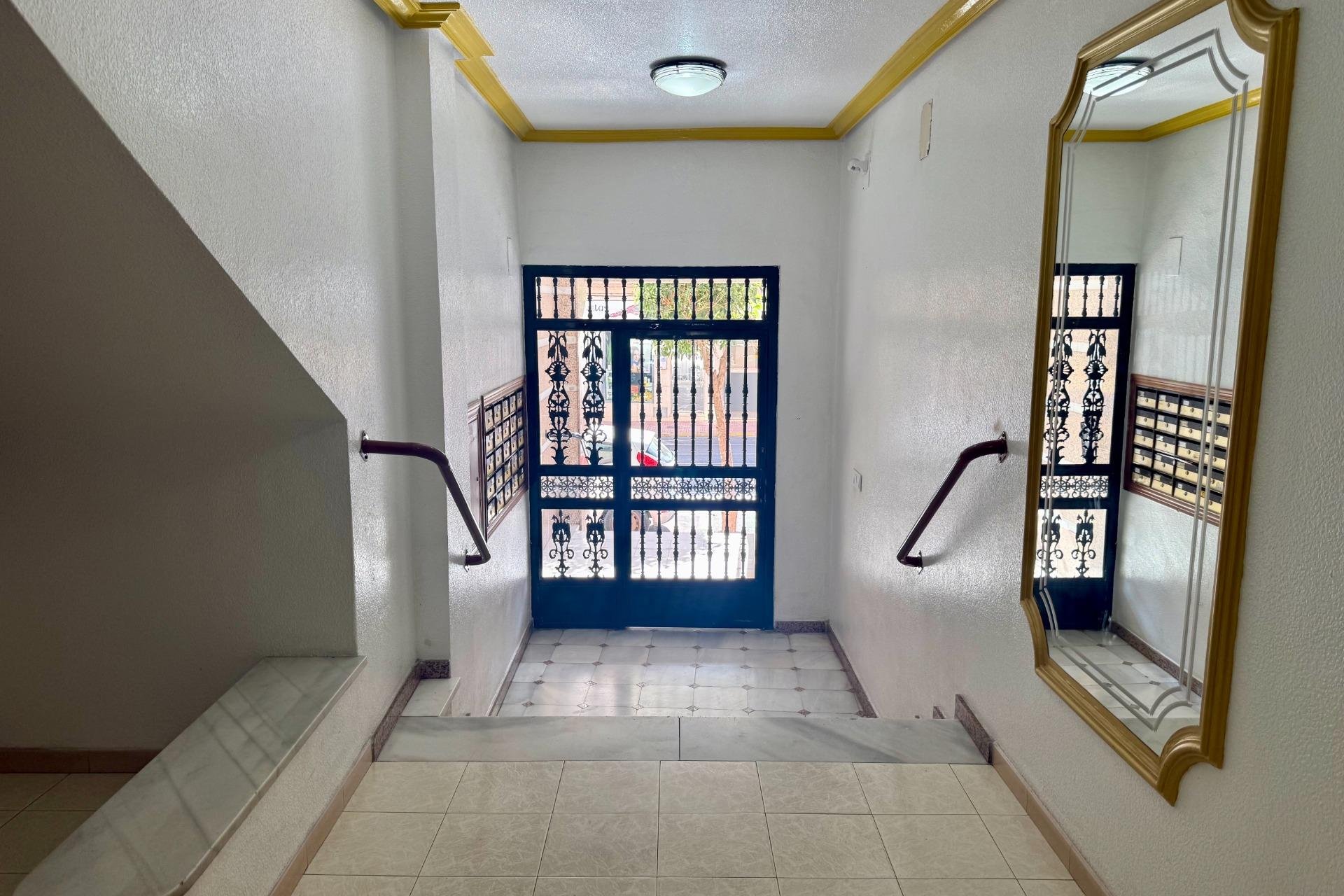 Revente - Apartment -
Torrevieja - Centro