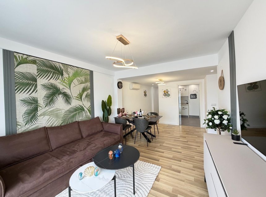 Revente - Apartment -
Torrevieja - Centro