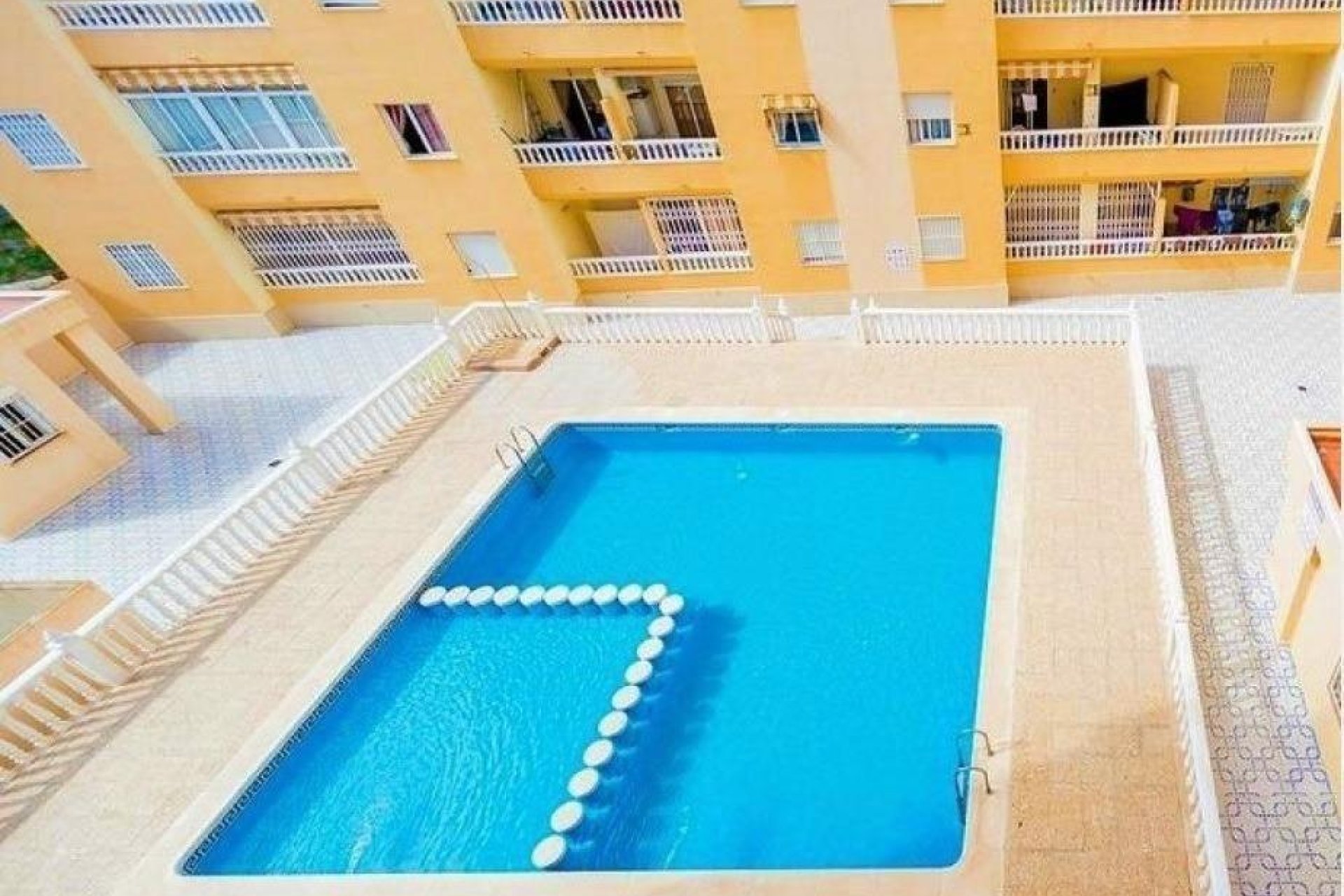 Revente - Apartment -
Torrevieja - Centro