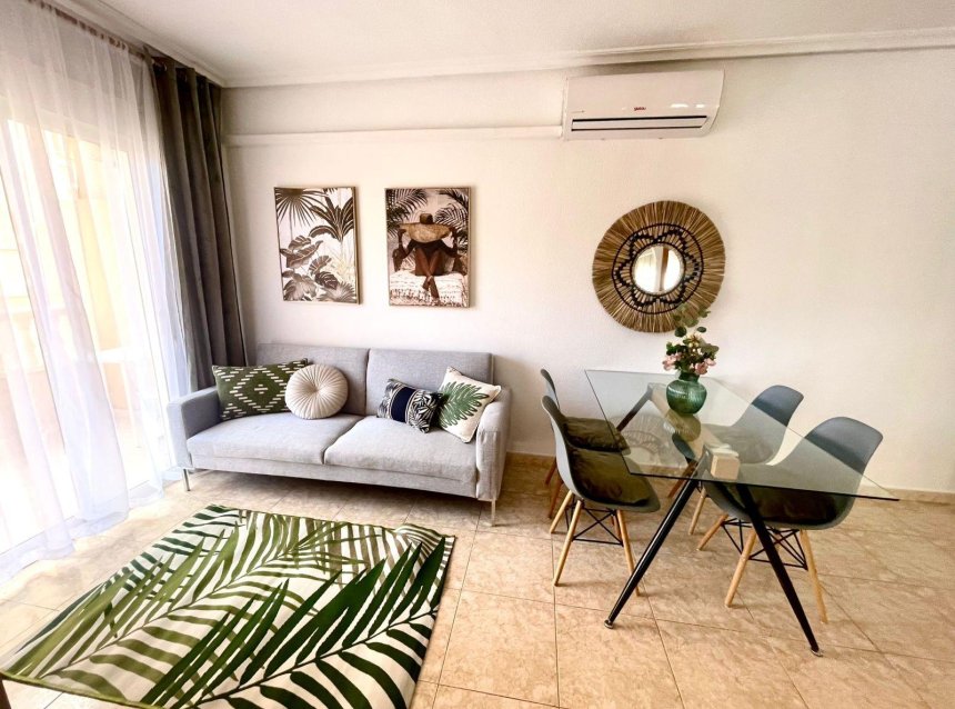 Revente - Apartment -
Torrevieja - Centro