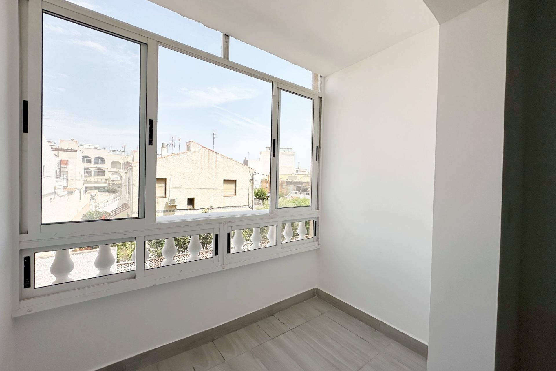 Revente - Apartment -
Torrevieja - Centro