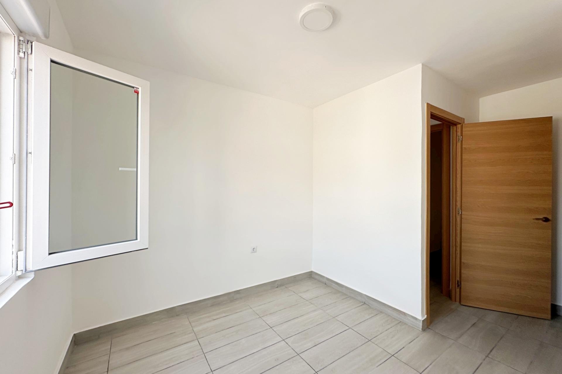 Revente - Apartment -
Torrevieja - Centro