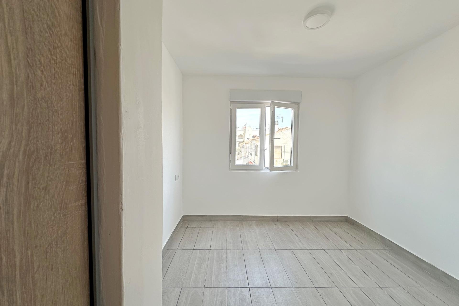 Revente - Apartment -
Torrevieja - Centro