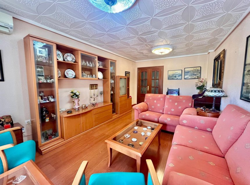 Revente - Apartment -
Torrevieja - Centro