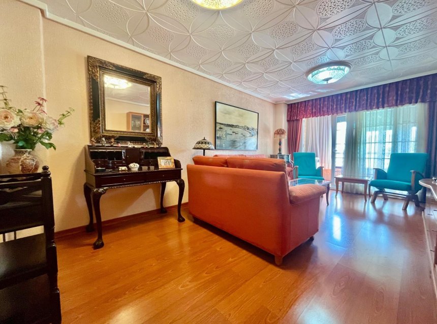 Revente - Apartment -
Torrevieja - Centro