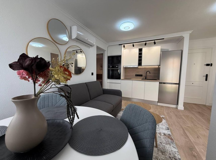 Revente - Apartment -
Torrevieja - Centro