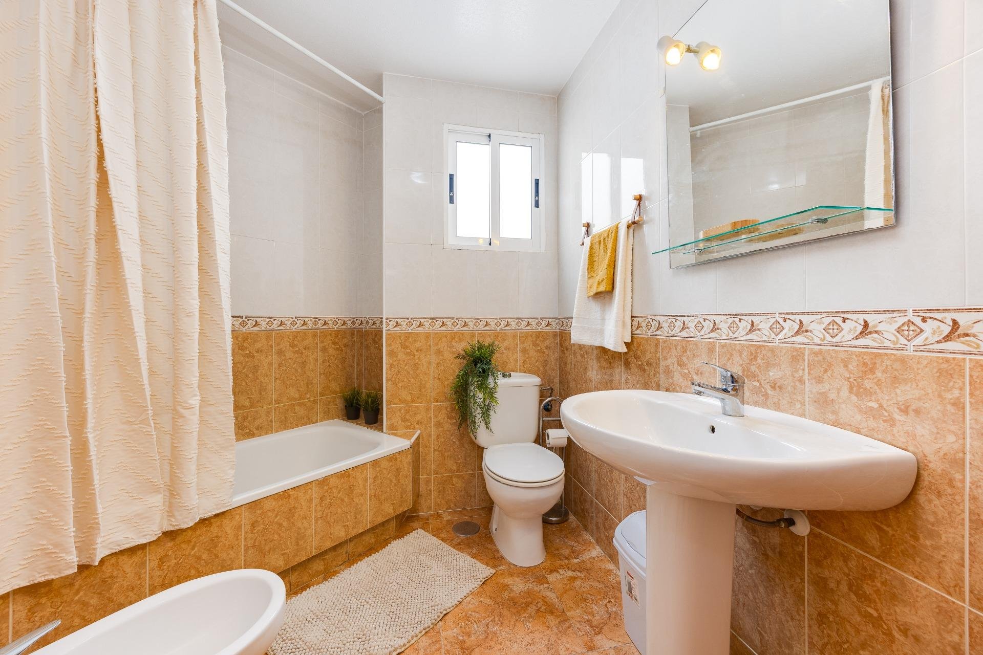 Revente - Apartment -
Torrevieja - Centro