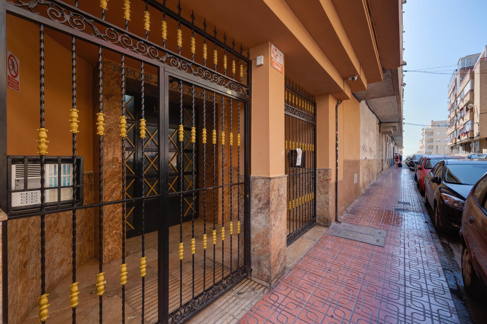 Revente - Apartment -
Torrevieja - Centro