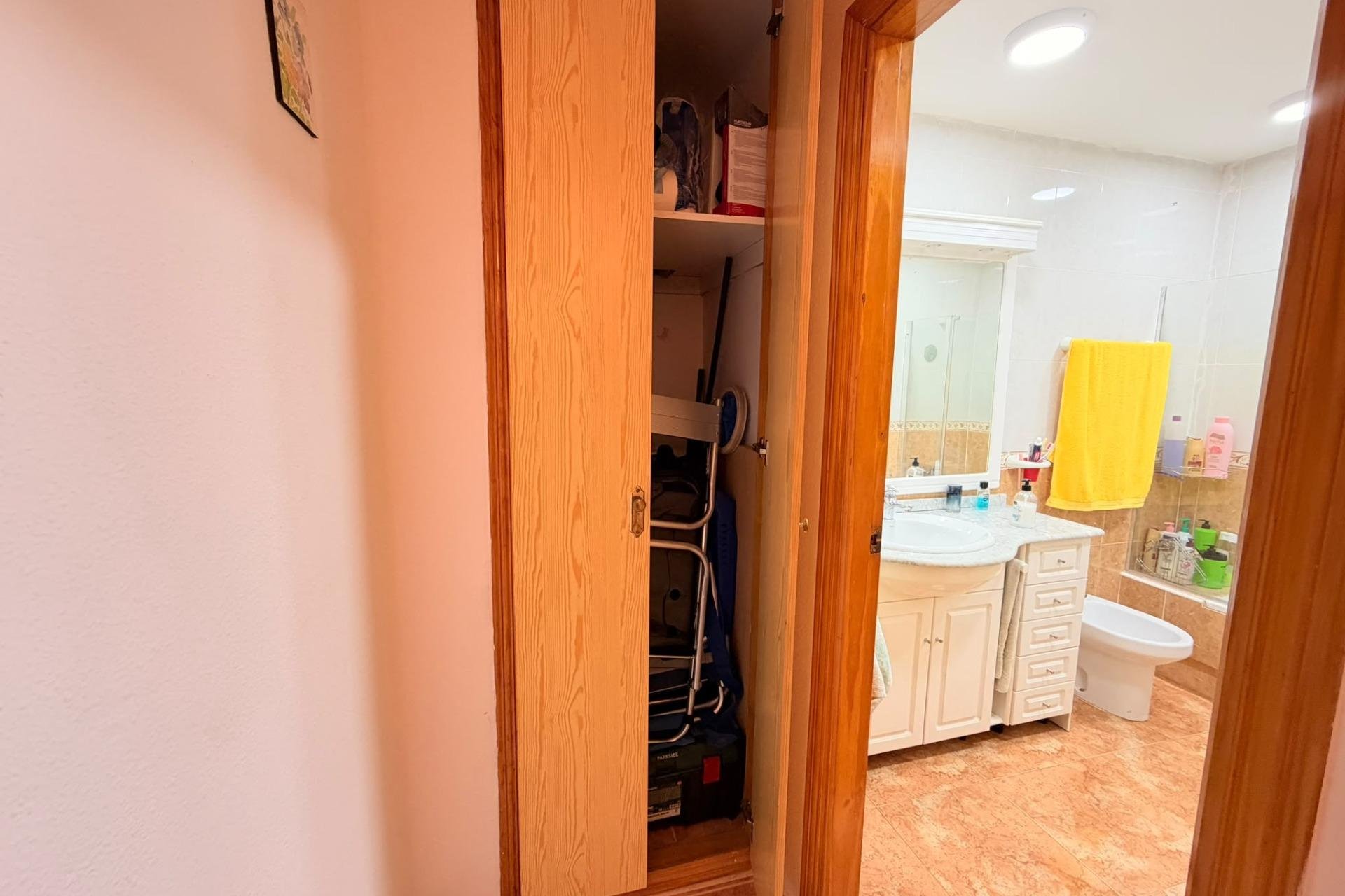 Revente - Apartment -
Torrevieja - Centro