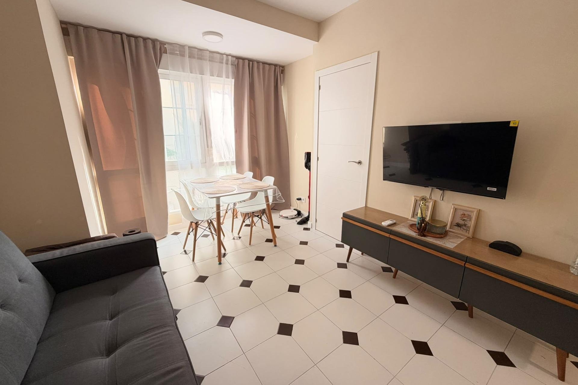 Revente - Apartment -
Torrevieja - Centro