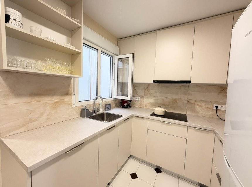 Revente - Apartment -
Torrevieja - Centro